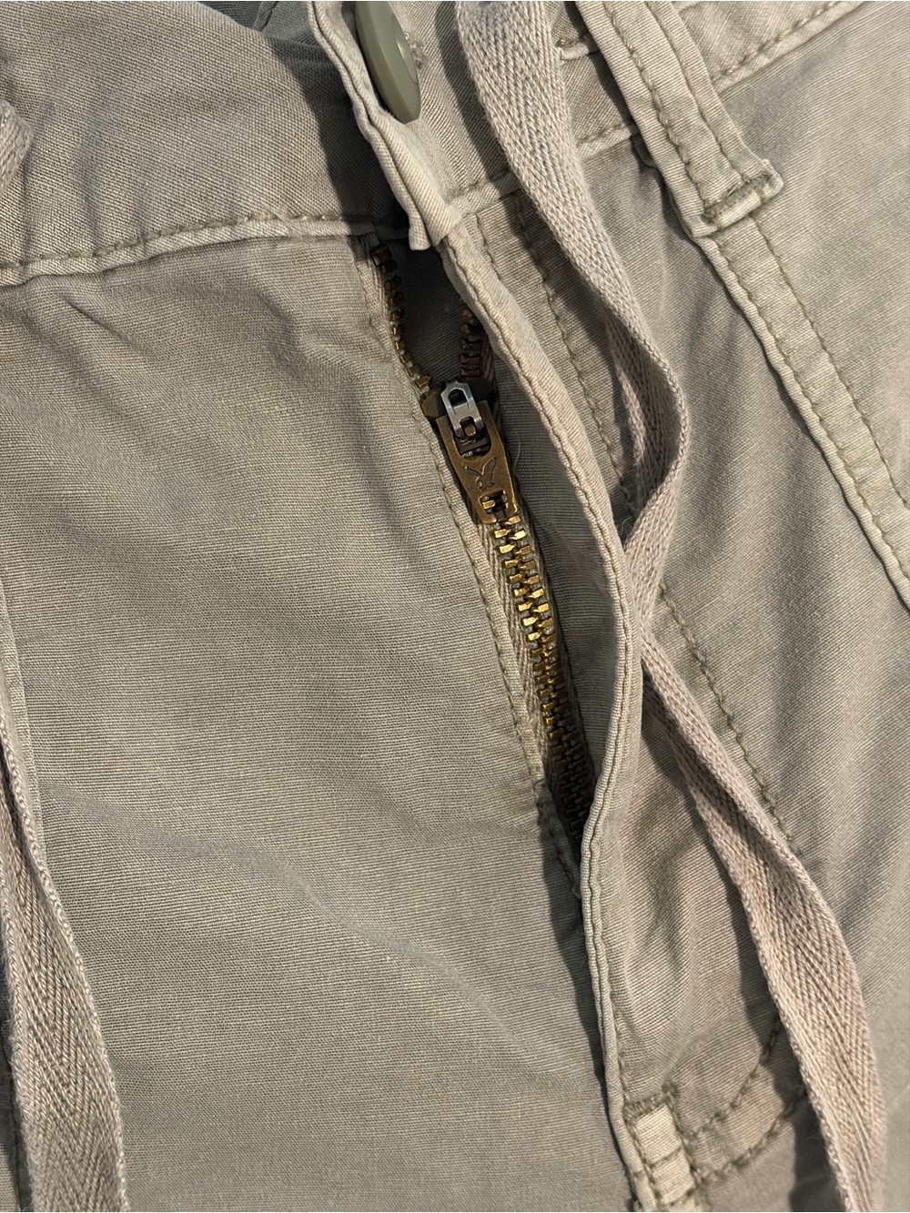 American Eagle Women’s Cargo Pants - Picture 3 of 4
